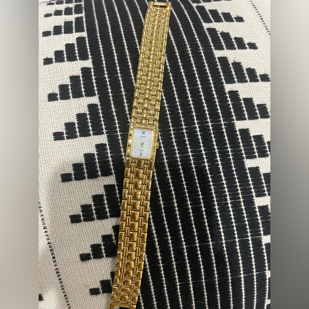Vintage pulsar gold women’s watch. Needs new battery